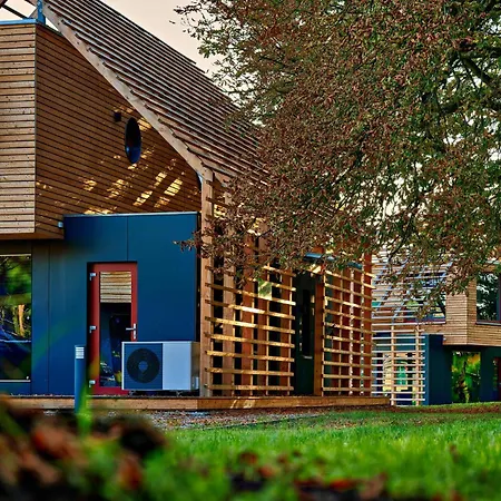Haus 10 *